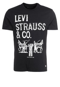 Černé bavlněné tričko s výrazným bílým nápisem "LEVI STRAUSS & CO." a grafickým designem dvou koní s jezdci. Klasický kulatý výstřih.