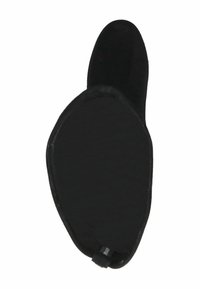 Bottine noire en suède avec une forme arrondie. Texture douce et semelle intérieure rembourrée. Équipée d'une languette pour un enfilage facile. Semelle plate et minimale.