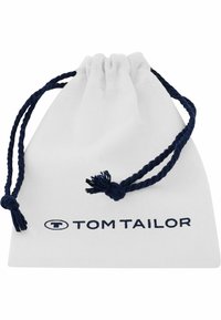 Bolsa de tela blanca con cordones azul marino y el logo "TOM TAILOR" impreso en azul marino en el frente.