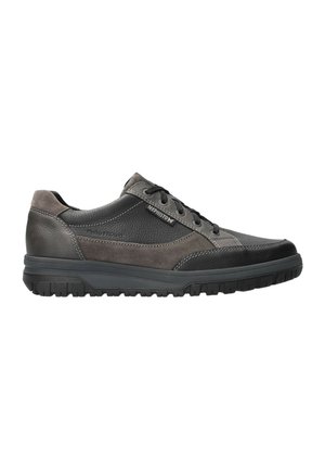 Chaussure décontractée pour hommes en cuir et daim noir et gris avec lacets, semelle texturée, étiquette de marque "Mephisto" sur le côté.