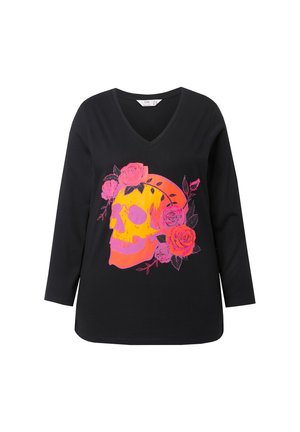 Maglietta nera a maniche lunghe con scollo a V, con una vivace grafica multicolore di teschio e rosa sul davanti.