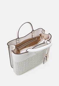 Guess MERIDIAN GIRLFRIEND SATCHEL - Kézitáska - white