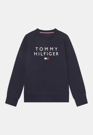 Navyblå langærmet sweatshirt med teksten "Tommy Hilfiger" og logo centreret på fronten, med ribbet kant på ærmer og bund.
