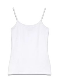 Biały top na ramiączkach z cienkimi paskami, wykonany z miękkiego, gładkiego materiału. Posiada okrągły dekolt oraz dopasowany krój.