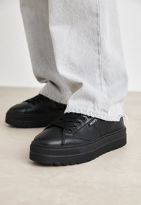 Selected, black