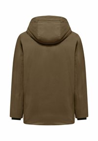 Giacca impermeabile marrone con cappuccio, superficie testurizzata e dettagli neri sui polsini. Taglio semplice e rilassato senza fissaggi visibili.