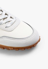 Scalpers DACH SNEAKERS - Trainers - off white