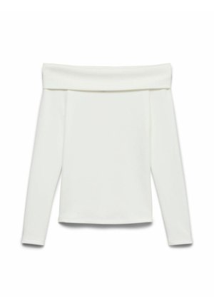 Valge pikkade varrukatega õlad paljastava laia kokkupööratud kaelusega topp, esitatud tasaselt valgel taustal.