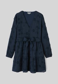 Robe bleu marine avec décolleté en V, manches longues et fermeture à boutons. Présente des motifs floraux brodés et un lien à la taille. Design de jupe à volants.