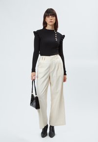 INFLUENCER DECORATIVE BUTTON - Maglione - black