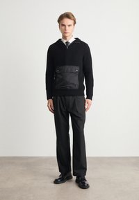 HUGO RAVI - Pantalon classique - black