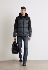 BOSS HAMAR granatowy