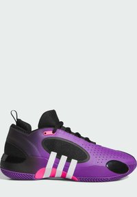 Chaussure de basketball violette avec une tige en maille noire, des accents blancs et roses, un bout arrondi, une semelle texturée et une languette au talon.