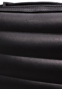 Calvin Klein LINE QUILT - Borsa a tracolla - ck black