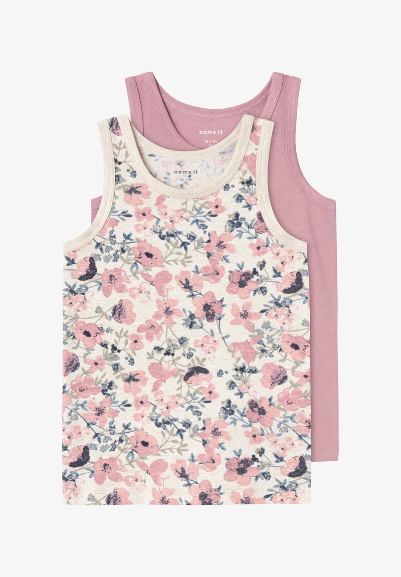 Du dušo marškiniai: vieni su gėlių raštu rožinės ir mėlynos spalvų šviesiame fone, kiti vientisos šviesiai rožinės spalvos, abu su apvaliais iškirpimais.