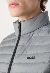 BOSS THOR - Brezrokavnik - dark beige