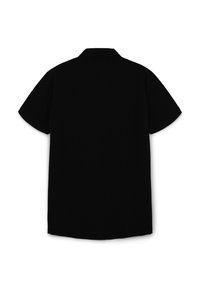 Maglietta nera a maniche corte realizzata in tessuto testurizzato, con colletto e orlo dritto. Design semplice senza motivi o dettagli visibili.