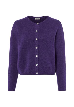 Paarse wollen lange mouwen cardigan met ronde hals en zeven witte knopen aan de voorkant.
