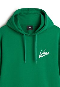 Felpa verde con cappuccio realizzata in materiale morbido. Presenta un logo Vans bianco sul petto. Include lacci regolabili e una tasca a marsupio.