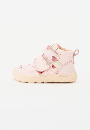 Rosa Kindersneaker mit hohem Schnitt und doppeltem Klettverschluss, mit Marienkäfer-Drucken, einer soliden Zehenkappe und einer strukturierten Gummisohle.