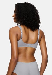Triumph ESSENTIAL MINIMIZER - Merevítős melltartó - grey shadow