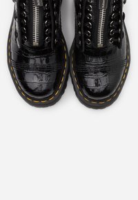 Dr. Martens SINCLAIR - Botas de tornozelo com plataforma - black