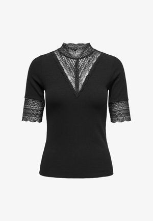 Musta lyhythihainen paita, jossa on korkea pitsikaulus ja pitsiyksityiskohtia hihoissa. Slim fit -malli, kankaan tekstuuri on röyhelöity ja kaula-aukko on V-mallinen.