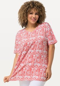 Ulla Popken CORAL REEF SHORT SLEEVE V-NECK  - Triko s potiskem - dark coral
