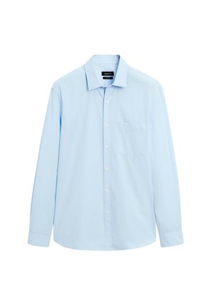 Hellblaues langärmeliges Hemd mit Knopfleiste, spitzem Kragen, einer Brusttasche und glatter Stoffstruktur.