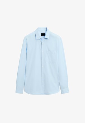 Chemise à manches longues bleu clair avec col pointu, poche poitrine unique et texture de tissu lisse.