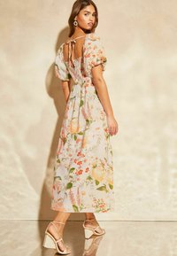 Lipsy PUFF MIDAXI LOOK REGULAR FIT - Rochie de zi - white