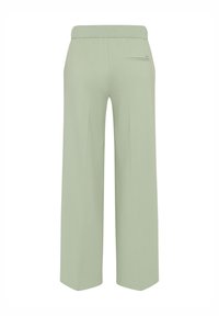 Hellgrüne Hose mit weitem Bein, elastischem Bund und einer einzelnen Gesäßtasche. Glatte Textur und gerader Schnitt.