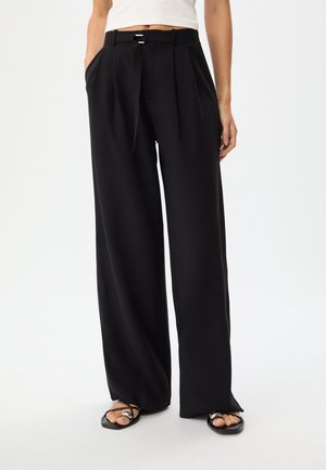 Stradivarius WIDE-LEG WITH BUCKLE DETAIL  - Hlače - black