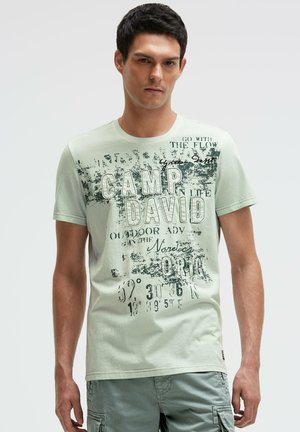 IM USED LOOK MIT LOGO-APPLIKATIONEN - Print T-shirt - faded mint