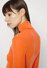 ARKET Camisola - orange