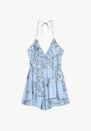 Rompers blu chiaro con scollatura a V, spalline sottili e un design a fantasia che presenta motivi paisley e pois in blu scuro e accenti bianchi.