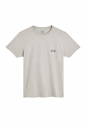 T-shirt gris clair à manches courtes avec une petite broderie de bicyclette noire et blanche sur la poitrine gauche, col rond, fond uni.