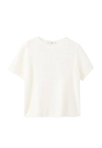 Top blanco de manga corta de canalé con cuello redondo. Textura suave y corte relajado, con un diseño simple sin patrones adicionales.