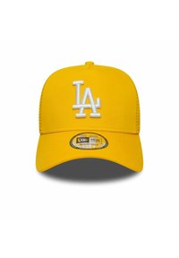 Casquette de baseball jaune avec une couronne structurée, arborant un logo "LA" blanc à l'avant et une étiquette ajustable New Era sur le bord.