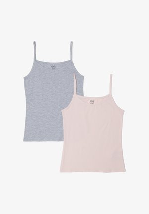 Twee mouwloze tanktops met dunne bandjes, één lichtgrijs en één lichtroze, plat neergelegd op een witte achtergrond.