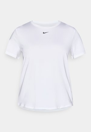 Valge spordisärk ümarate kaelustega, lühikeste varrukatega ja musta Nike logoga rinnal; valmistatud siledast, kerge kangast.