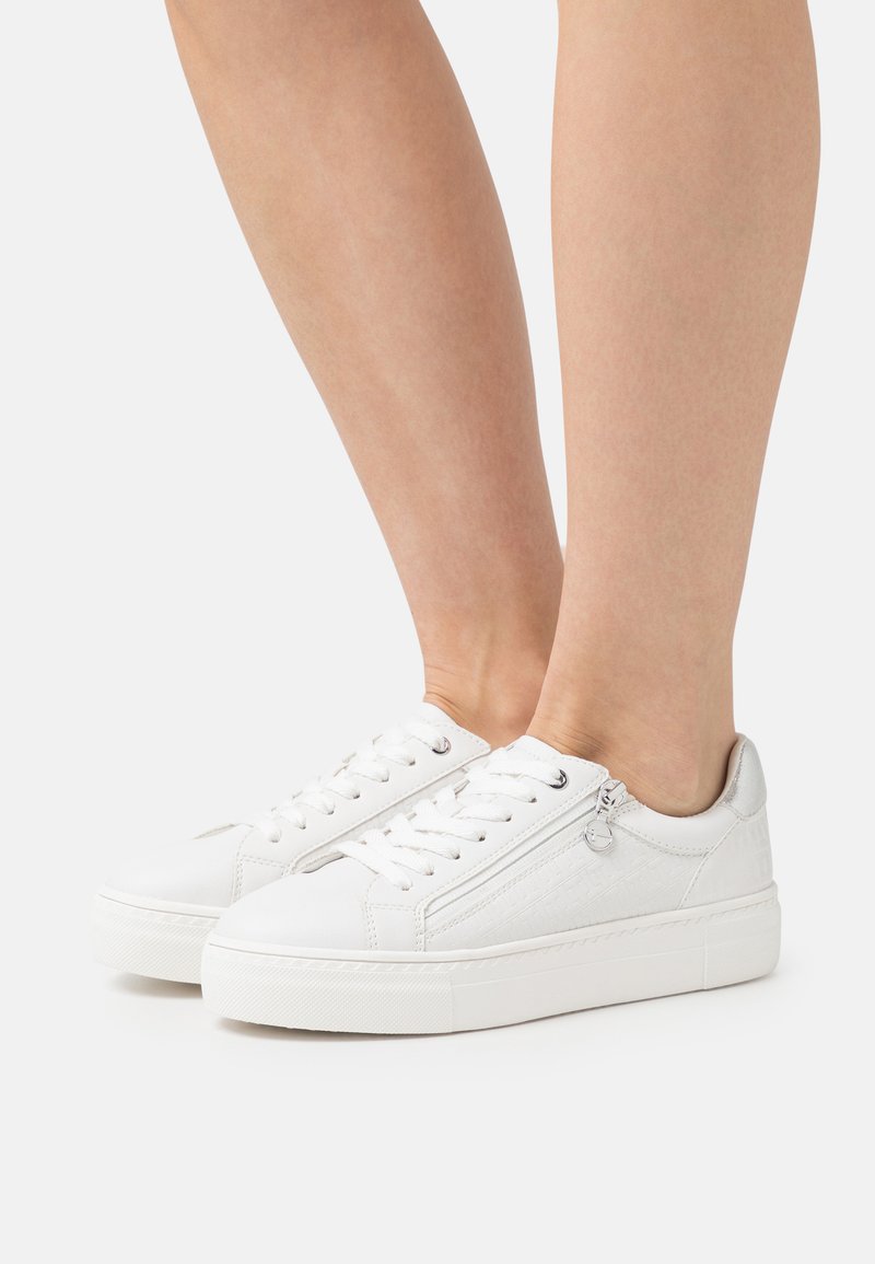 Tamaris Sportcipő - white/silver