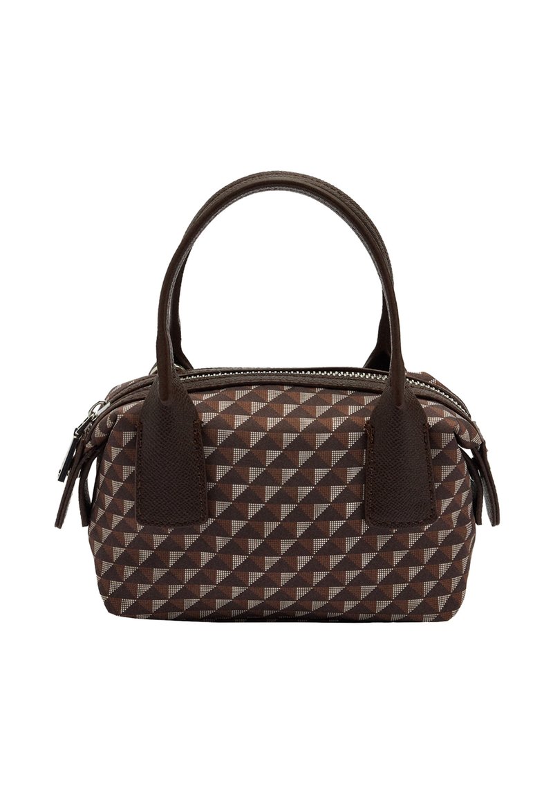 Brązowa torebka w geometryczny wzór z dwoma krótkimi uchwytami, zamykana na zamek, z kontrastującymi brązowymi akcentami po bokach i na górze.