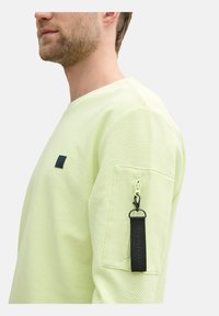 TOM TAILOR LOGO-BADGE - Sweatshirt - lime cream green