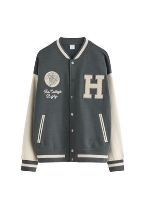 Donkergrijze varsityjack met crèmekleurige mouwen, voorzien van een geborduurd adelaarslogo, de tekst "The College Rugby" en een grote "H" patch.