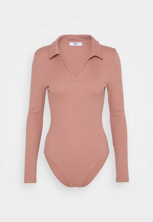 Body de manga larga, acanalado, de color rosa polvo con cuello y escote en V profundo, silueta ajustada y cierres de presión en la parte inferior.