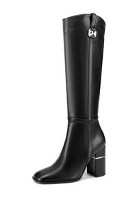 Stivale nero in pelle alto fino al ginocchio con punta quadrata, tacco a blocco, accento dorato vicino alla cerniera e finitura liscia e texturizzata.