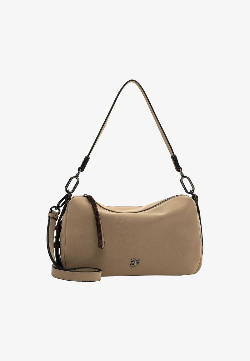 Borsa a mano sintetica beige di forma rotonda, con texture liscia e accessori neri. Presenta una tracolla regolabile e una chiusura con zip.