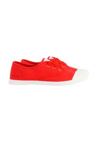 Le sneakers rosse in tela presentano una punta e una suola in gomma bianca. Progettate con cinque asole e lacci rotondi per una vestibilità sicura. Texture liscia.