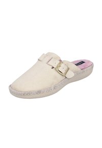 Pantufla de ante beige sin cordones con hebilla dorada ajustable y plantilla acolchada en suave tono rosa, diseñada para la comodidad en interiores.